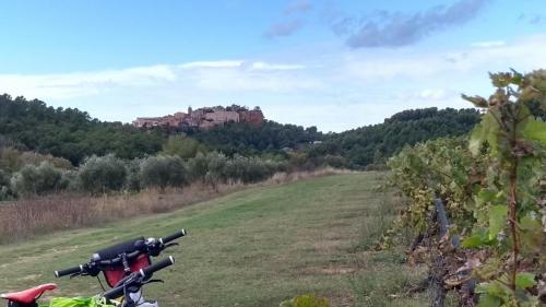 Pique-nique face à Roussillon